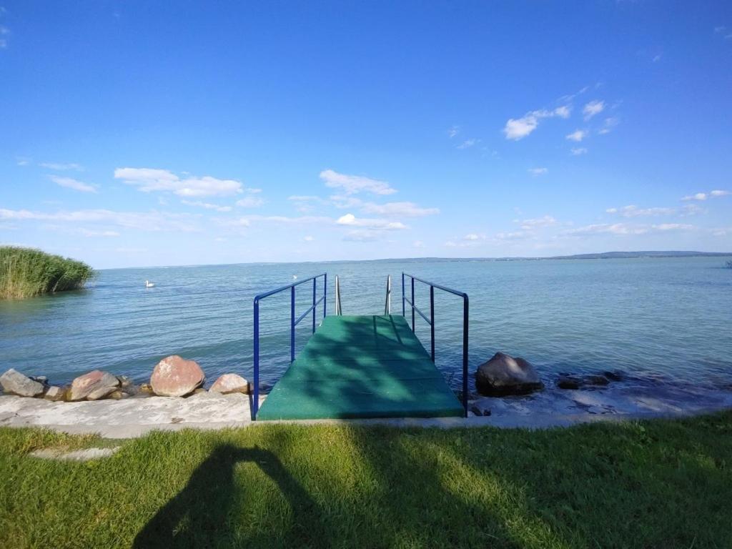 Sir David Balaton Castle Apartmanok Balatonszepezd Luaran gambar