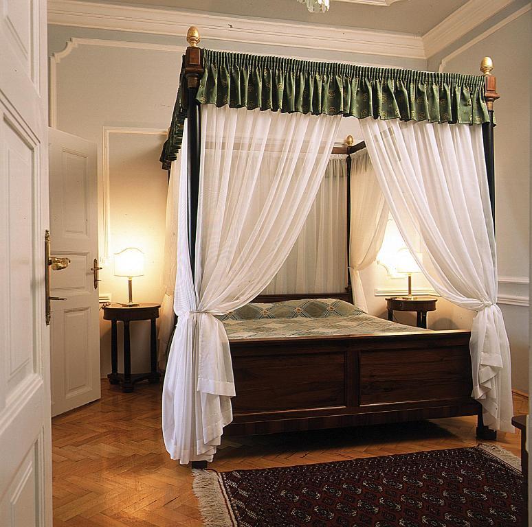 Sir David Balaton Castle Apartmanok Balatonszepezd Luaran gambar