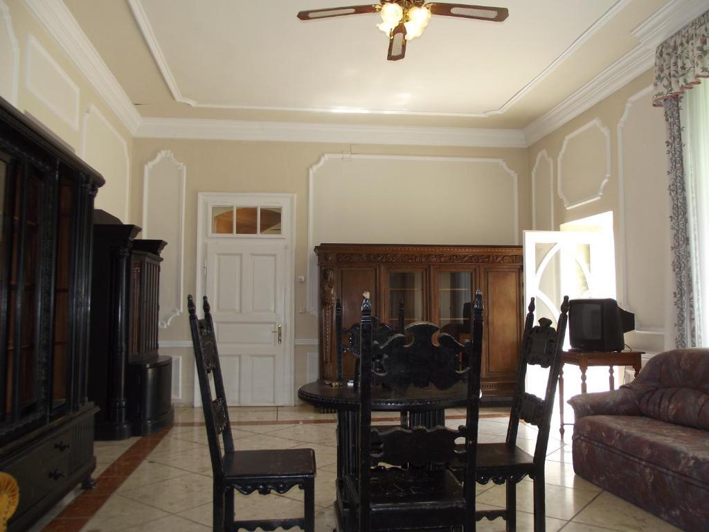 Sir David Balaton Castle Apartmanok Balatonszepezd Bilik gambar