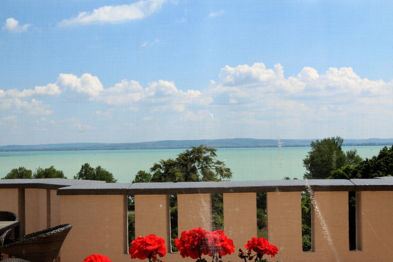 Sir David Balaton Castle Apartmanok Balatonszepezd Luaran gambar