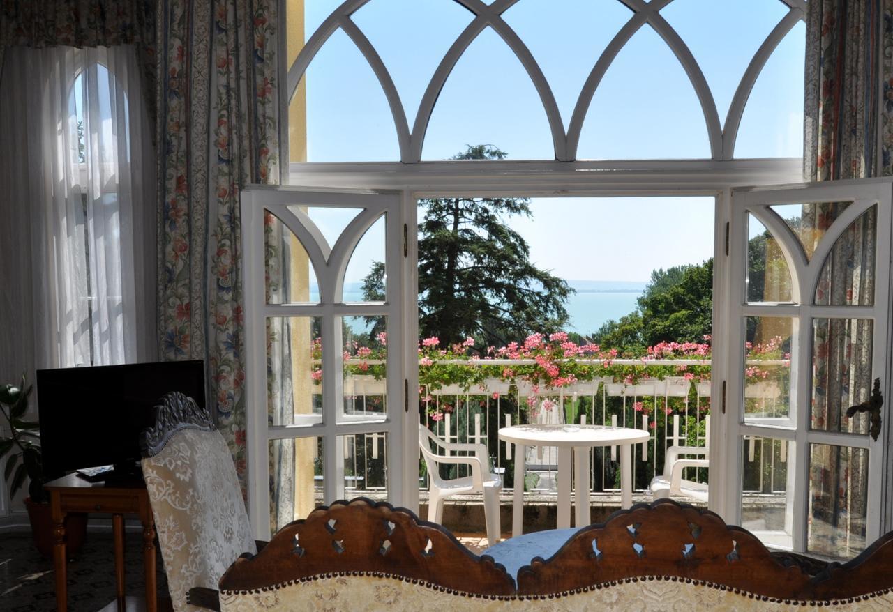 Sir David Balaton Castle Apartmanok Balatonszepezd Luaran gambar