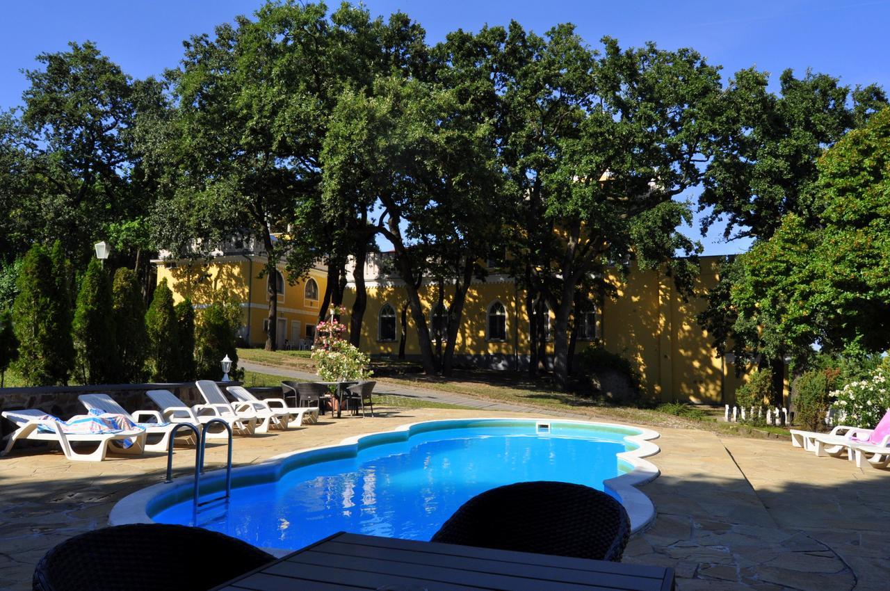 Sir David Balaton Castle Apartmanok Balatonszepezd Luaran gambar